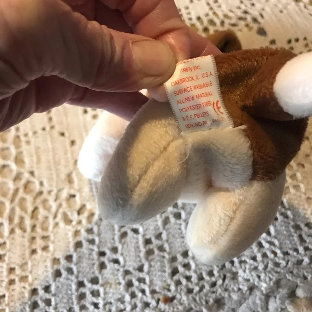 Ty, Inc. Tracker Basset Hound Beanie Baby - Picture 5 of 5